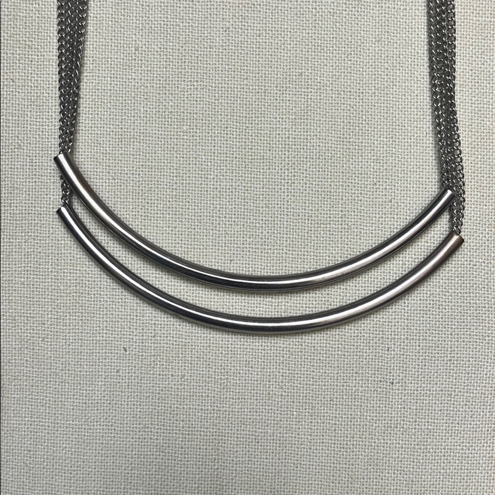 Elegant Silver Necklace with Simple but Trendy Double Bar pendants